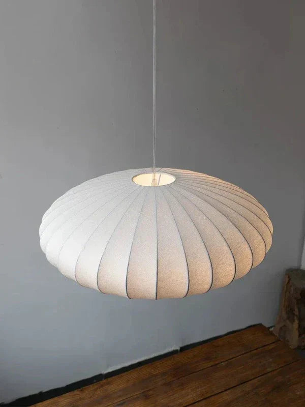 SérénitéSatin – Lampe à suspension en soie avec couronne