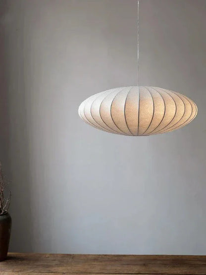 SérénitéSatin – Lampe à suspension en soie avec couronne