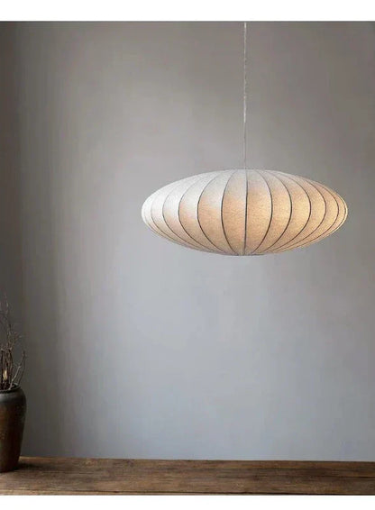 SérénitéSatin – Lampe à suspension en soie avec couronne